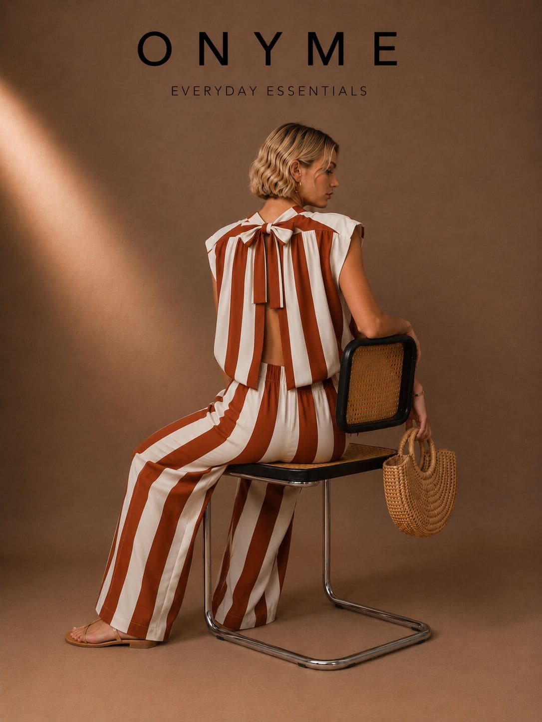 Completo righe con fiocco sul retro