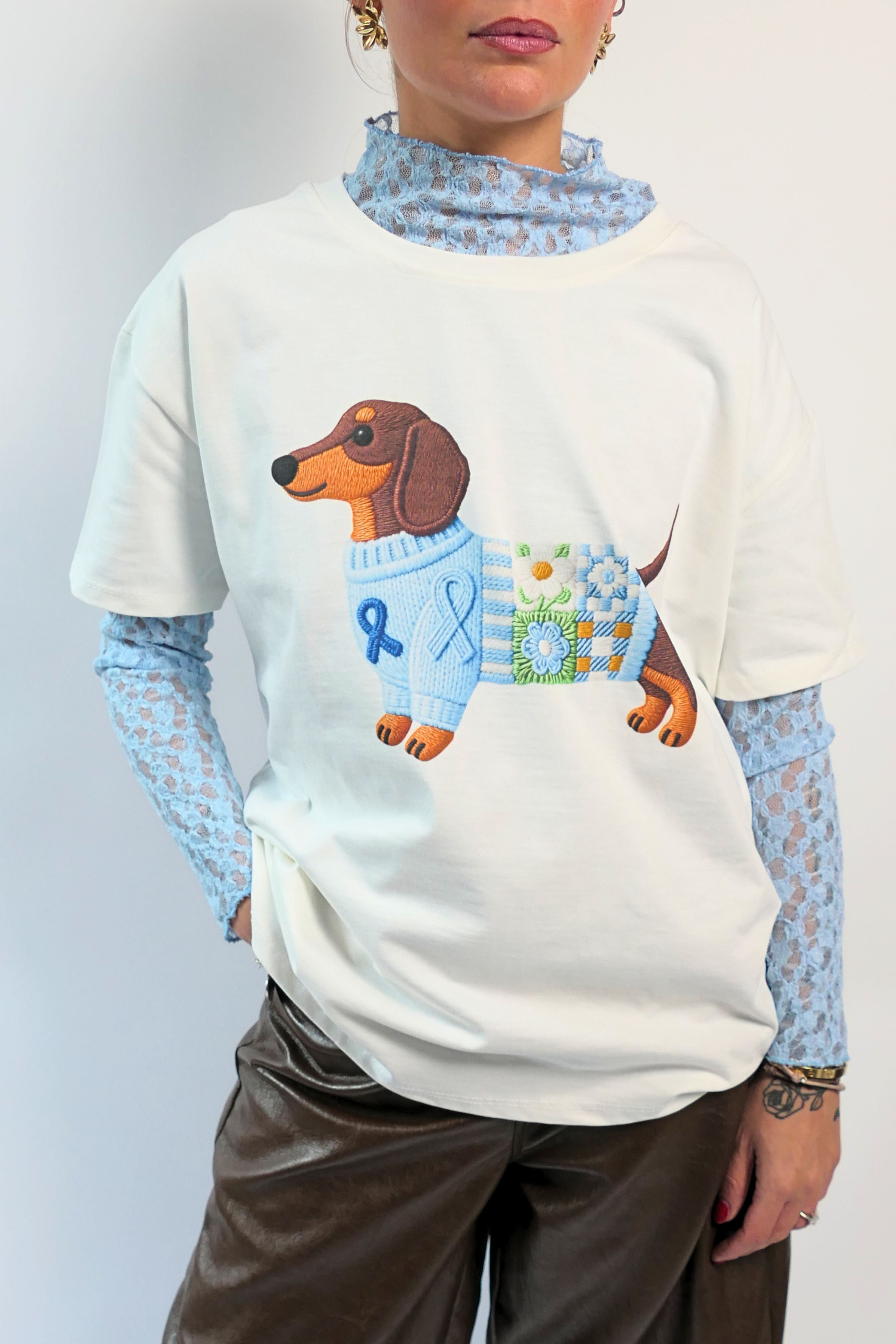 T-shirt con stampa bassotto