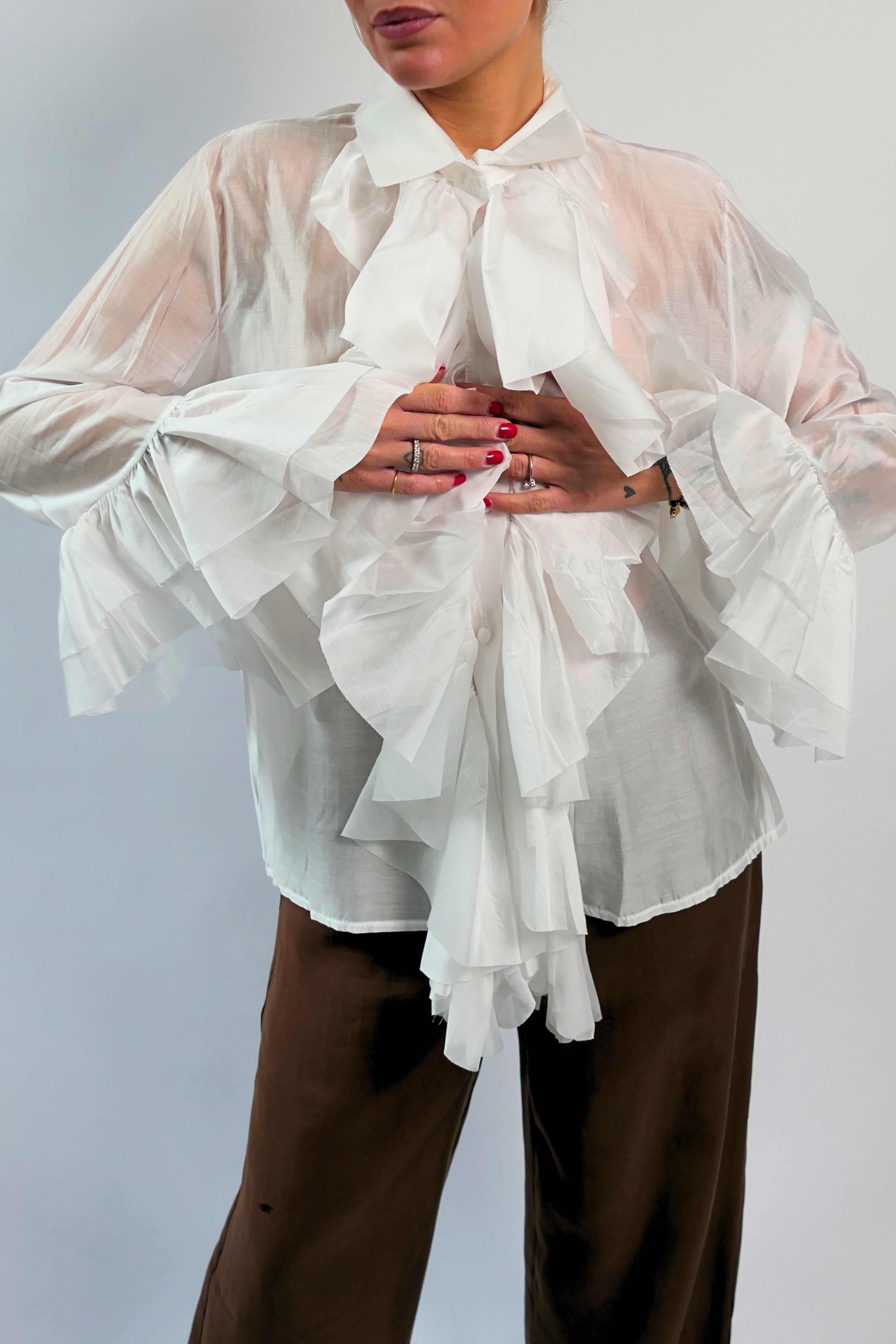 Camicia bianca manica a sbuffo