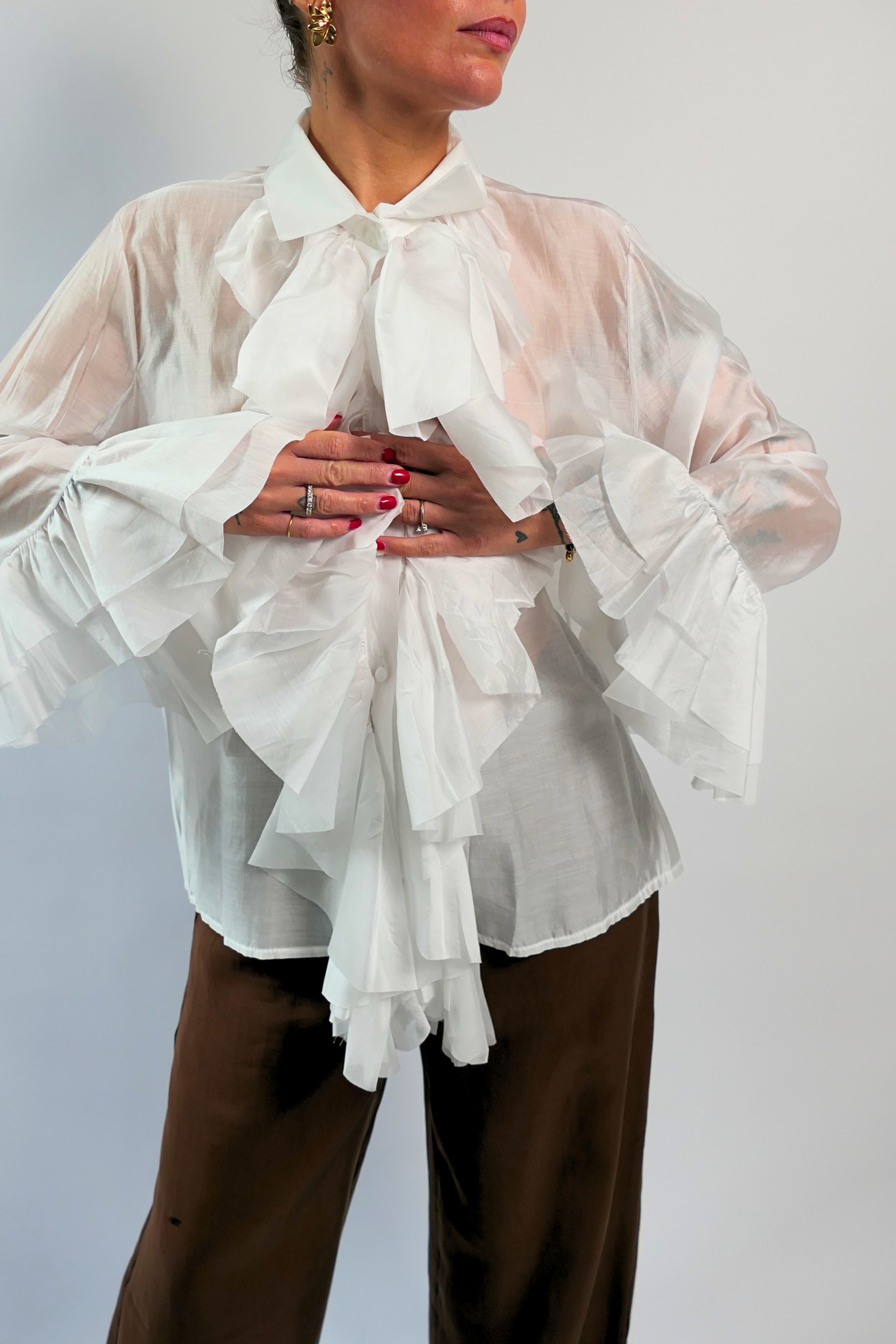 Camicia bianca manica a sbuffo