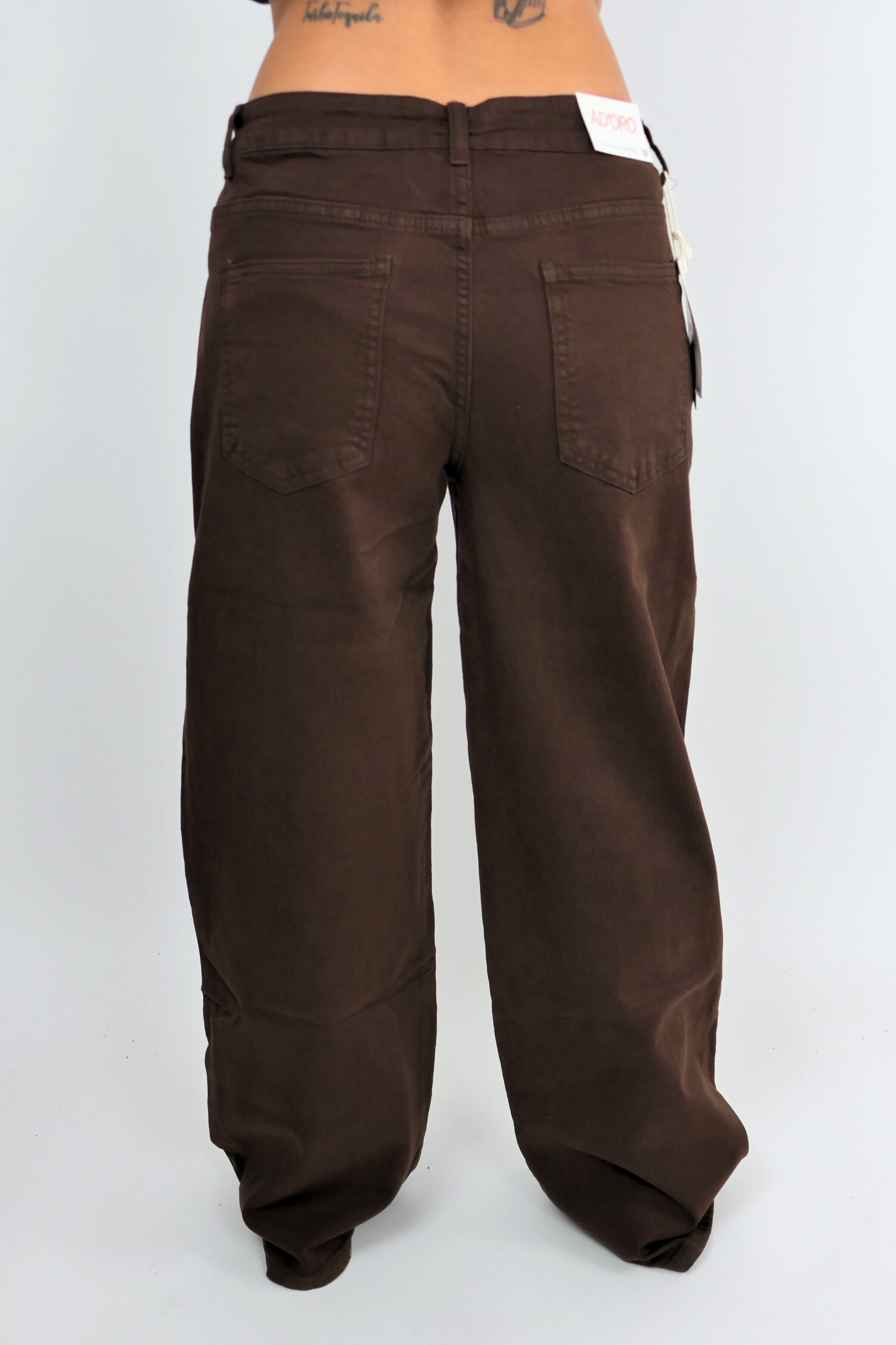 Jeans marrone con camicia