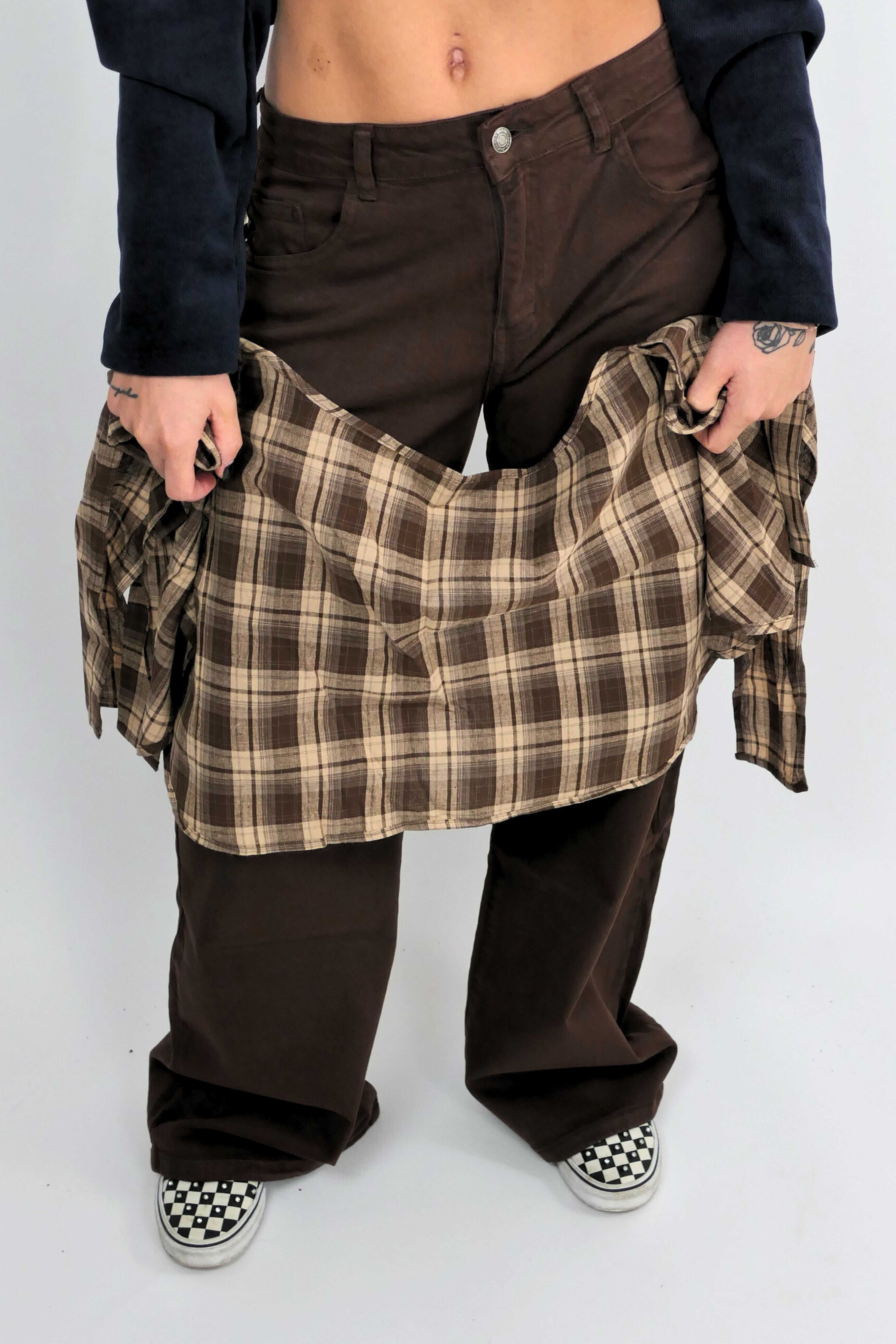 Jeans marrone con camicia