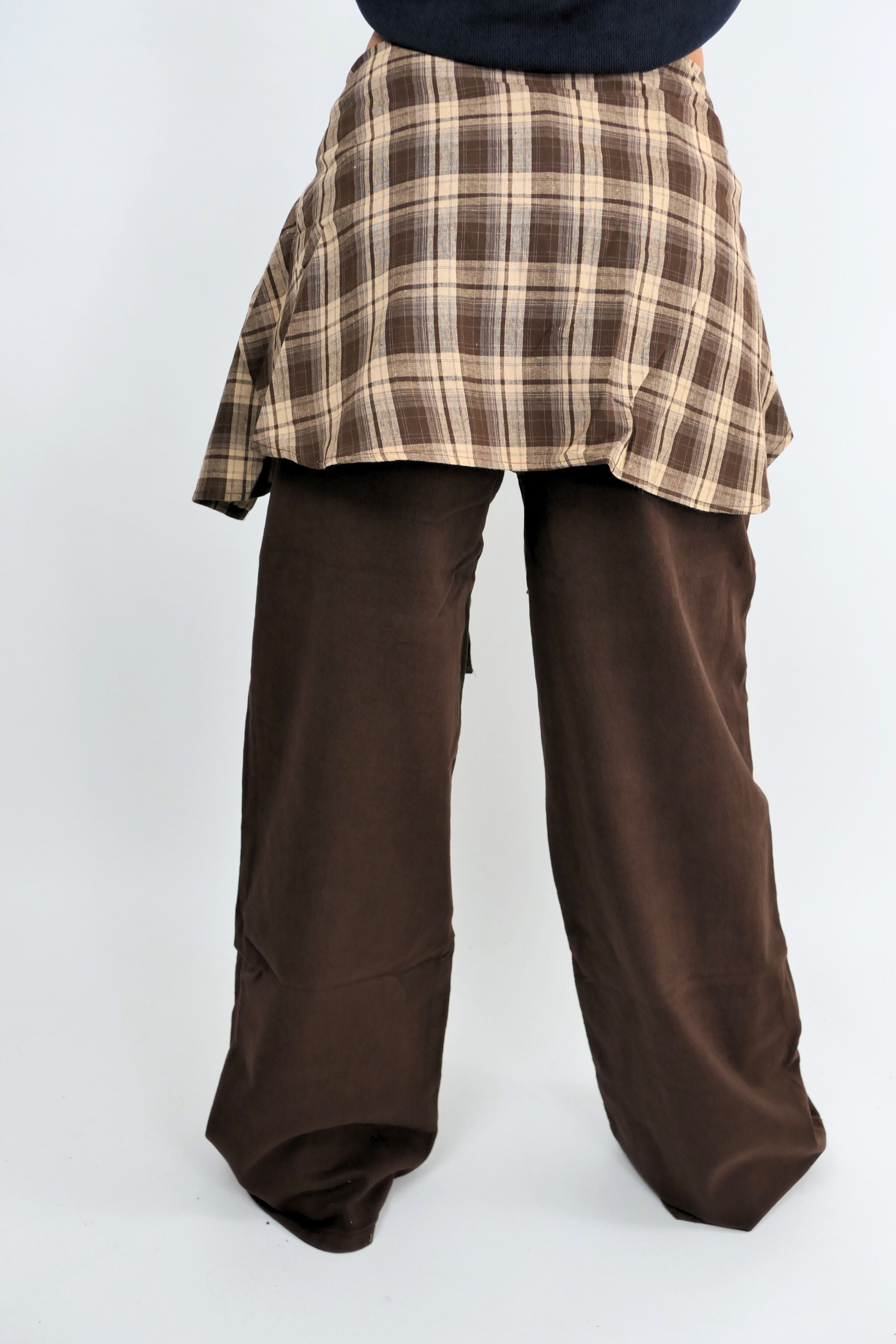Jeans marrone con camicia