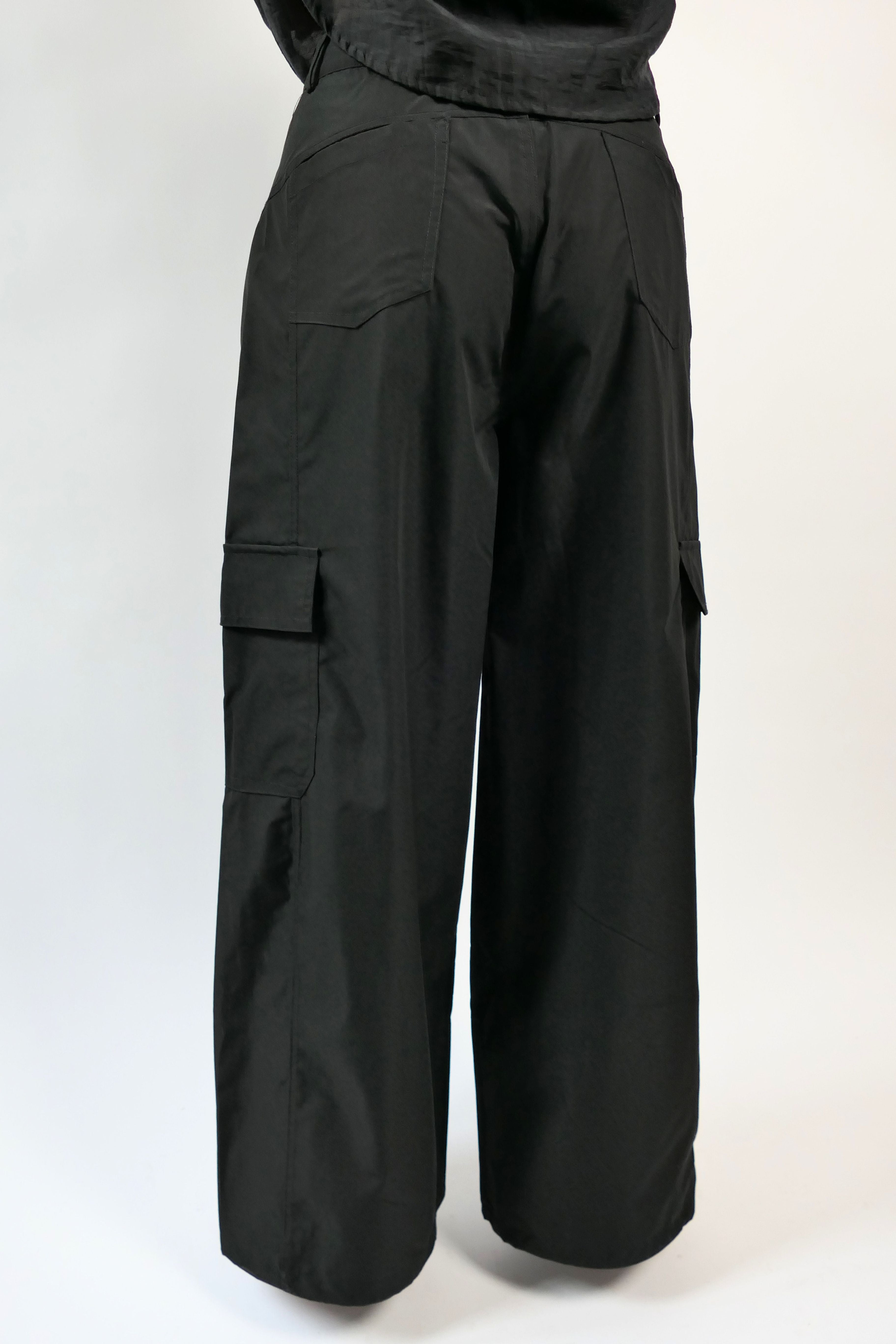 Pantalone con tasche laterali