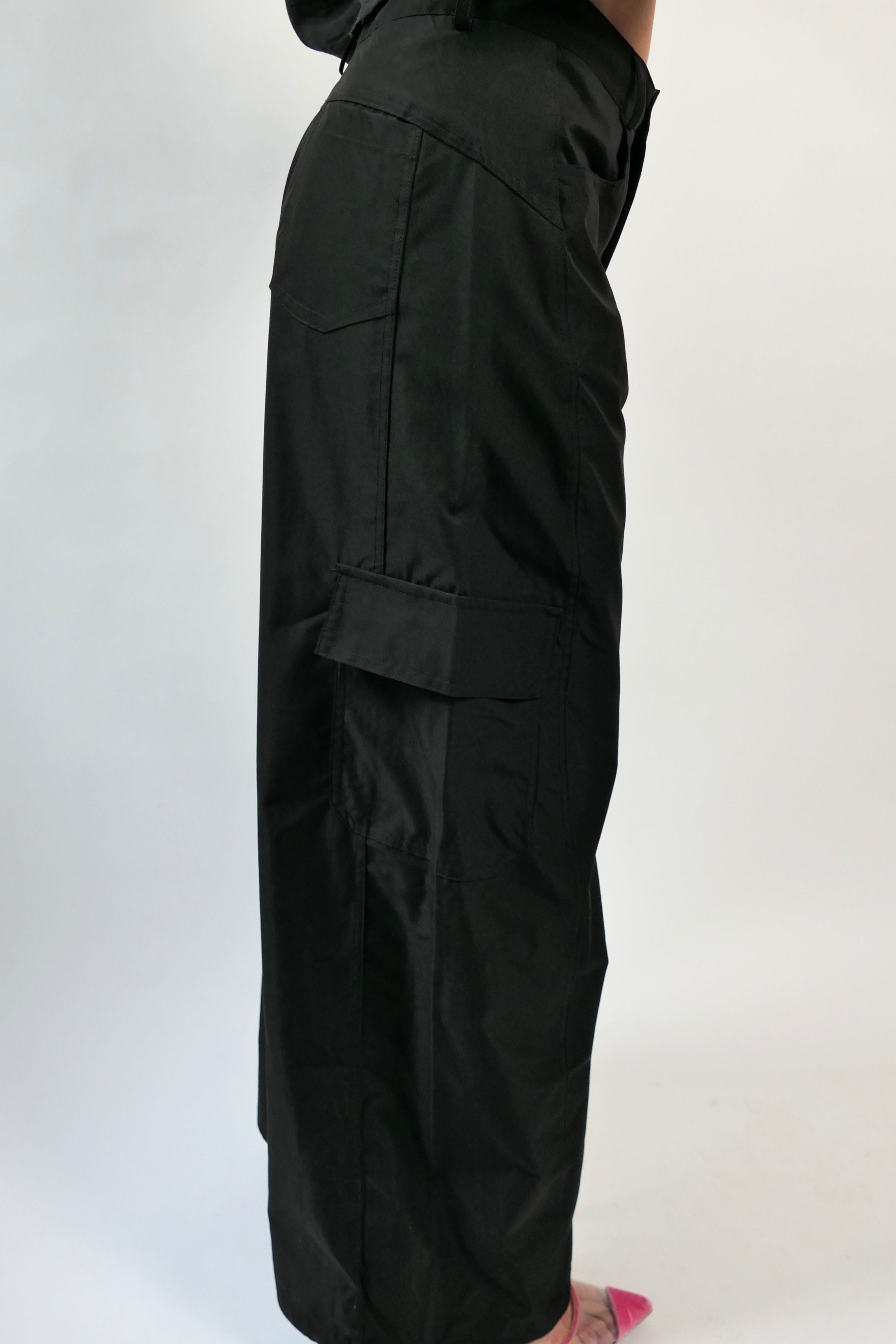 Pantalone con tasche laterali