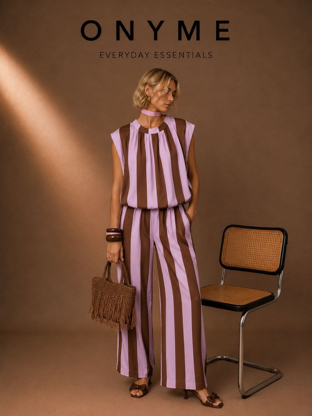 Completo righe con fiocco sul retro