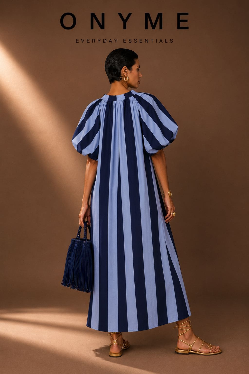 Vestito a righe con maniche a sbuffo
