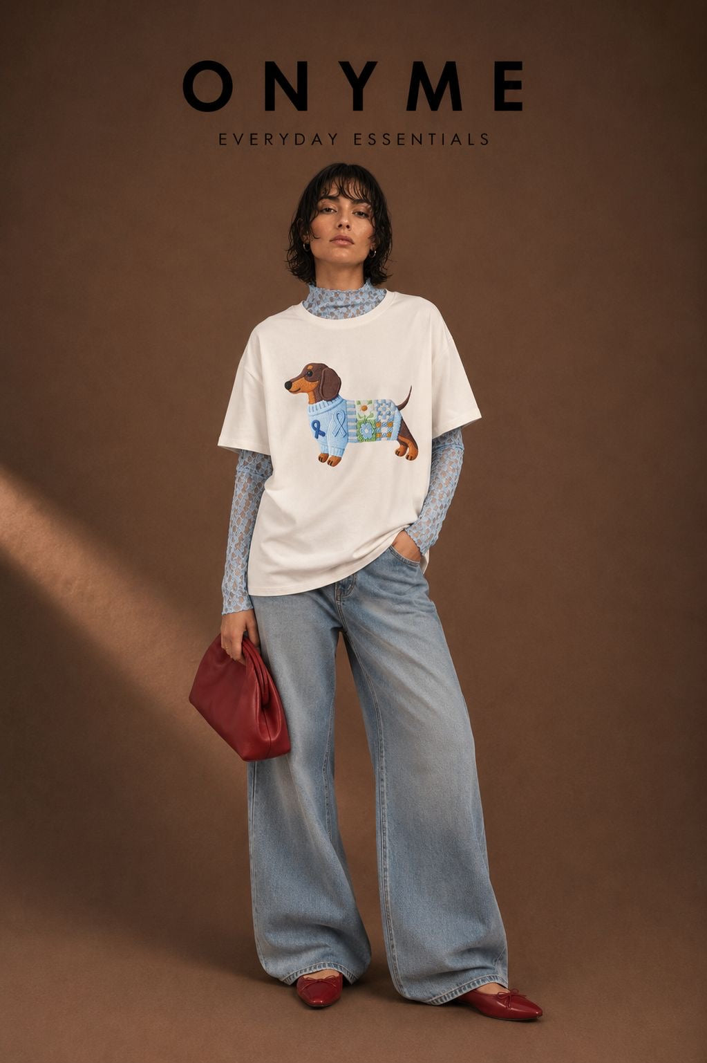 T-shirt con stampa bassotto