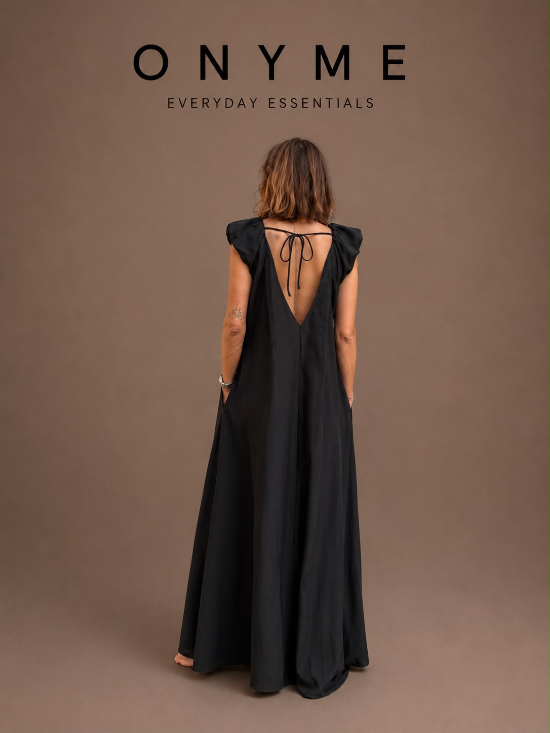 Vestito nero manica bombata