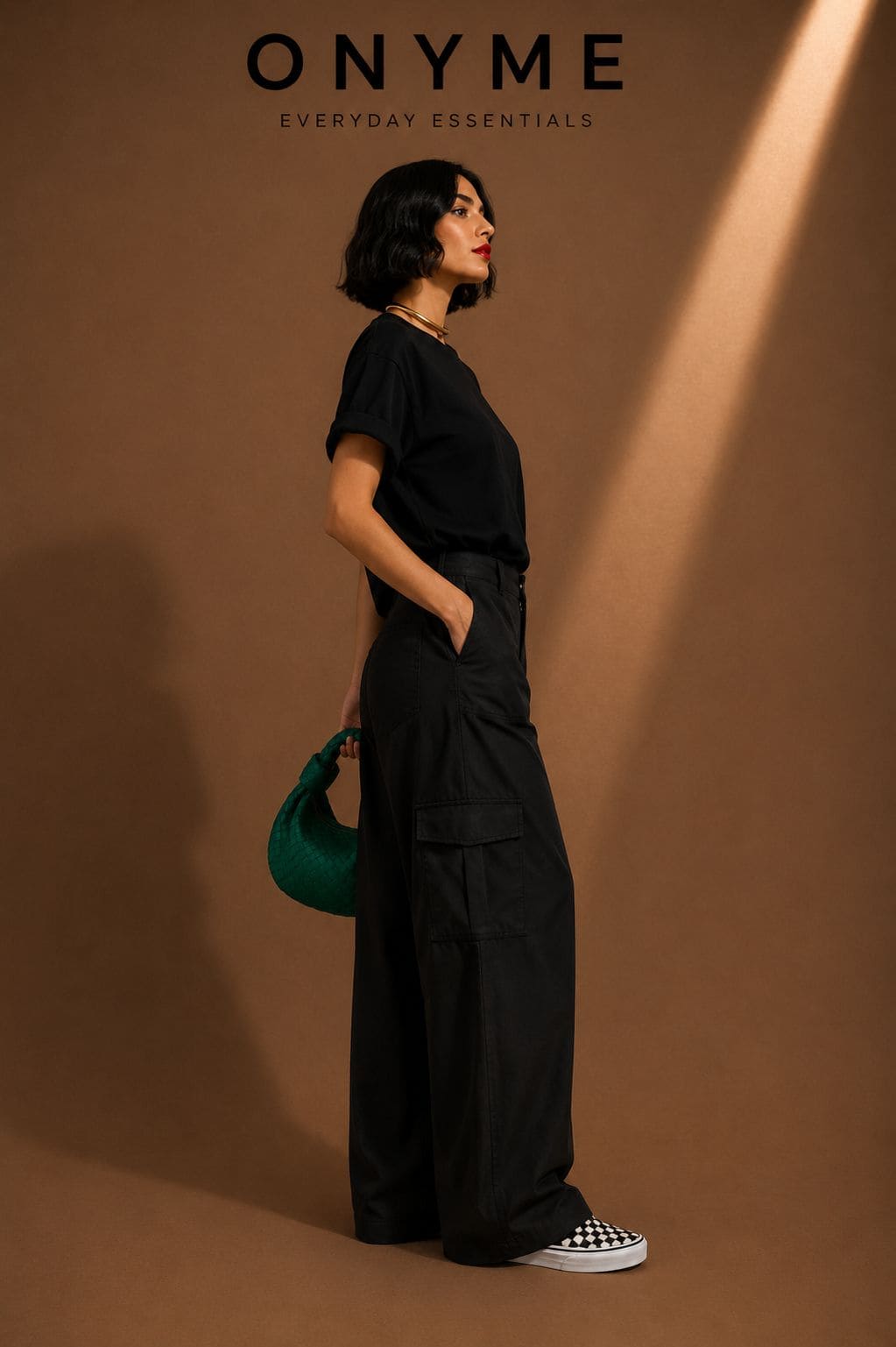 Pantalone con tasche laterali