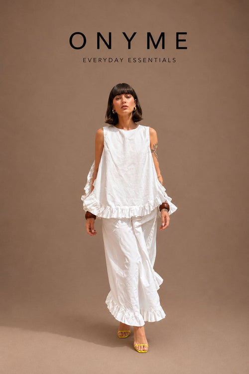 Camicia bianca con sbuffo volant aperta dietro